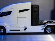 Электрический грузовик Tesla будет беспилотным - Reuters