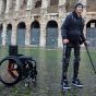 Випущено екзоскелет, який покликаний допомогти ходити людям з обмеженою рухливістю