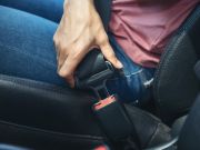 Какой штраф может получить водитель за непристегнутого ремнем безопасности пассажира