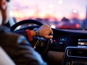 Инспекторы штрафуют водителей с «необновленными» водительскими удостоверениями: имеют ли законные основания